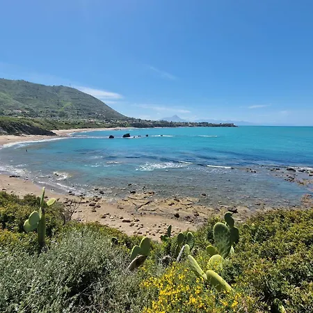 Nicuzza Sea Side, Swimming Pool Villa